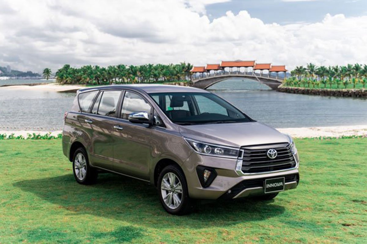 Toyota Innova cũ.