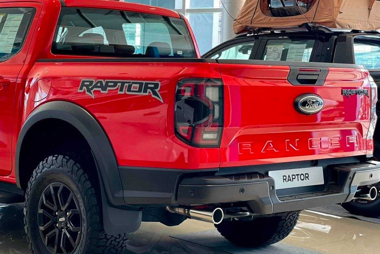  xe Ford Ranger Raptor thế hệ mới thừa hưởng nhiều đường nét từ mẫu xe bán tải F-150. 