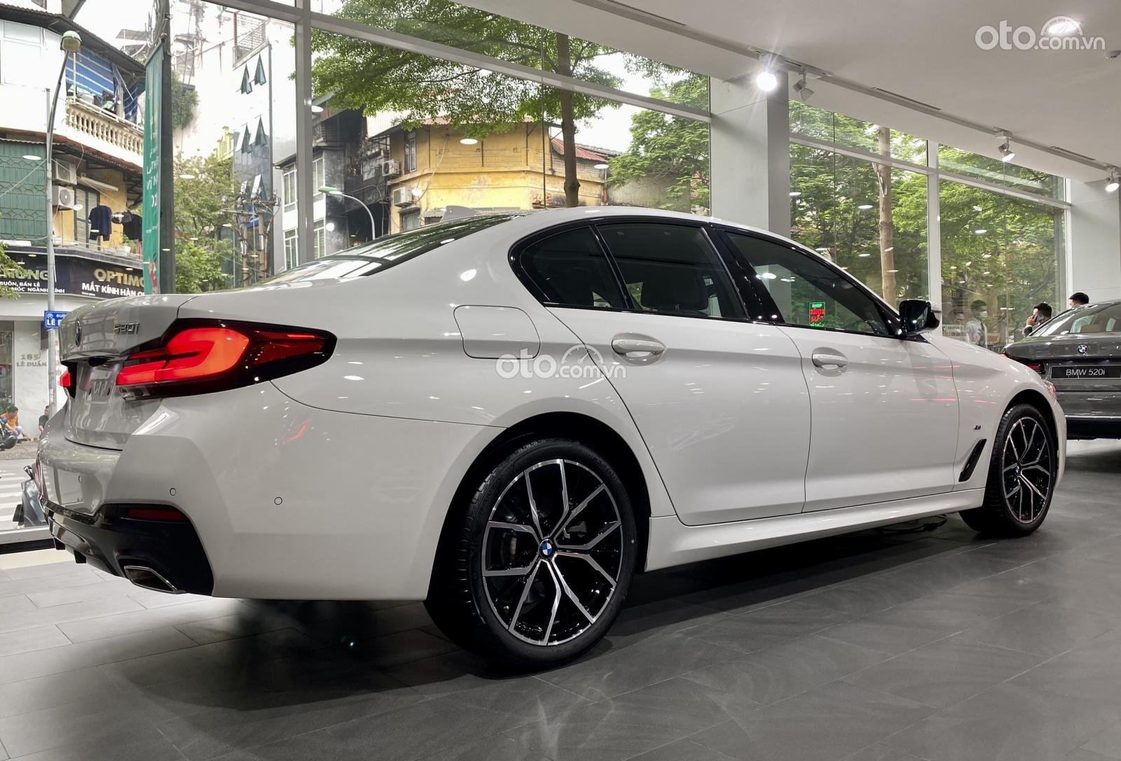 Gần 24 tỷ đồng BMW 520i 2019 có gì đáng chú ý