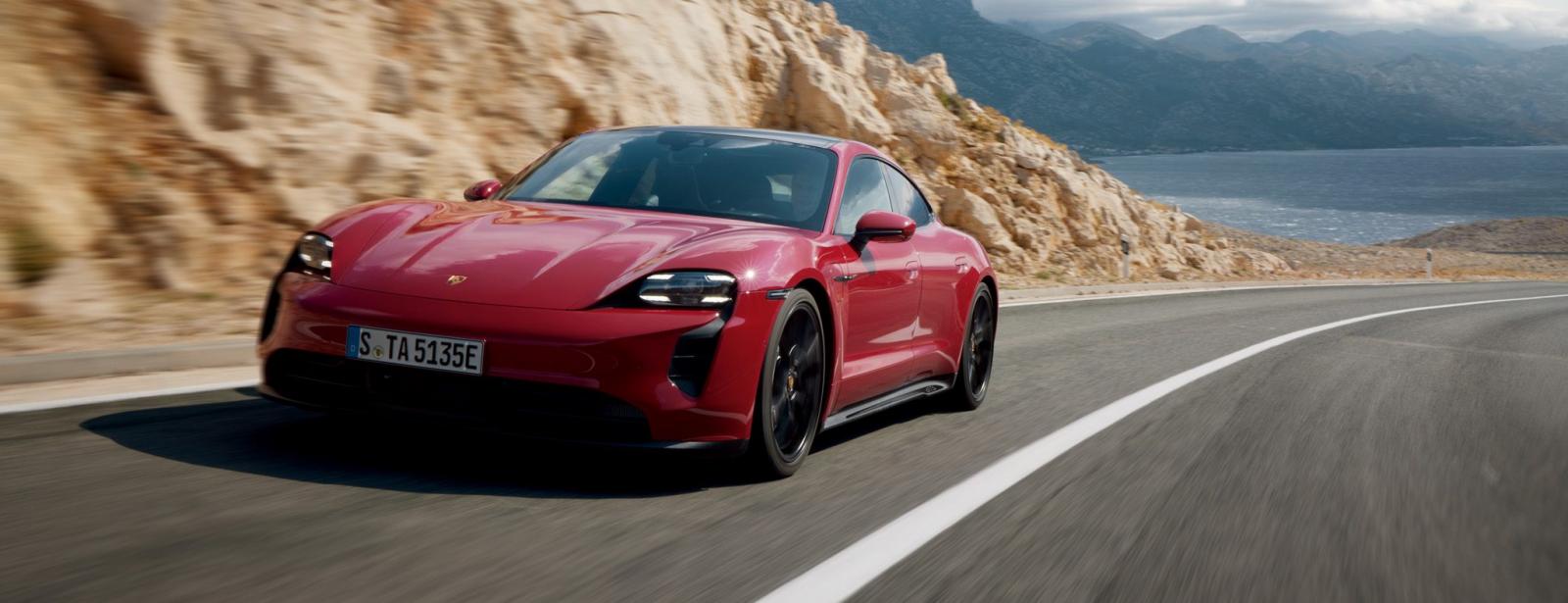 Động cơ xe Porsche Taycan 2023.