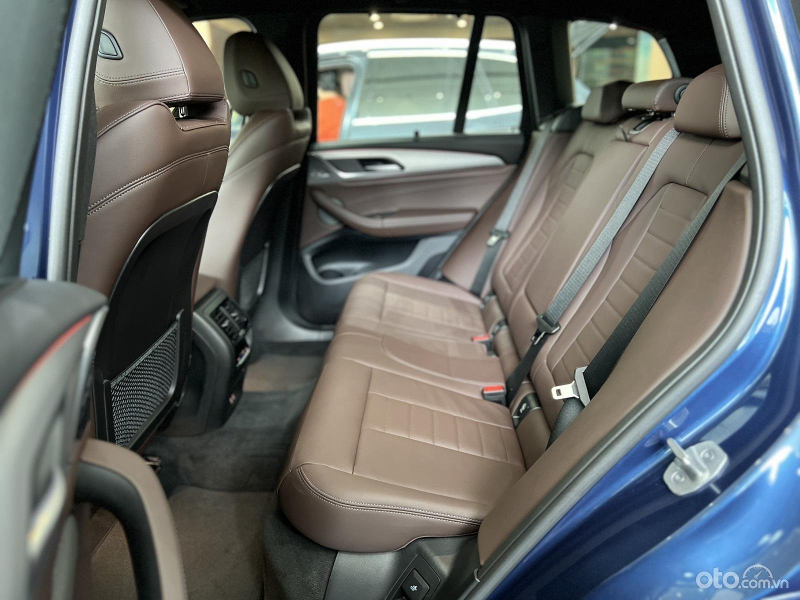 Hàng ghế thứ 2 của xe BMW X3 .
