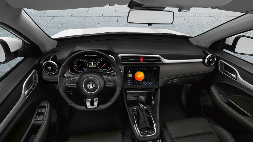 Trong khi khoang cabin điểm nhấn là màn hình cảm ứng trung tâm 10,1 inch, hỗ trợ Apple CarPlay/Android Auto Trong khi khoang cabin điểm nhấn là màn hình cảm ứng trung tâm 10,1 inch, hỗ trợ Apple CarPlay/Android Auto