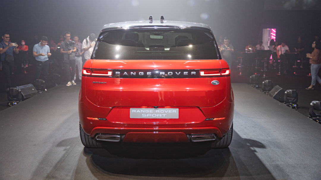 Đằng sau Range Rover Sport thế hệ mới có đèn hậu LED thiết kế mỏng
