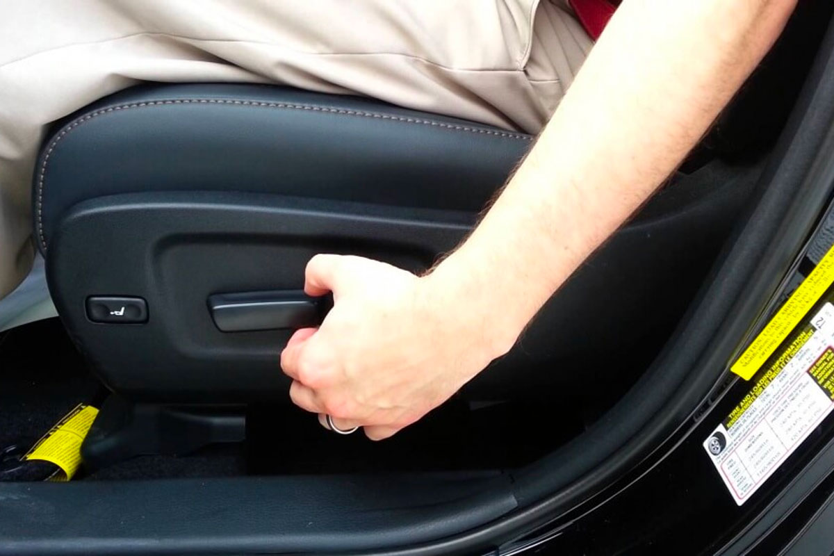 ghế ngồi không được điều chỉnh vừa tầm với người lái sẽ gây tình trạng khó quan sát