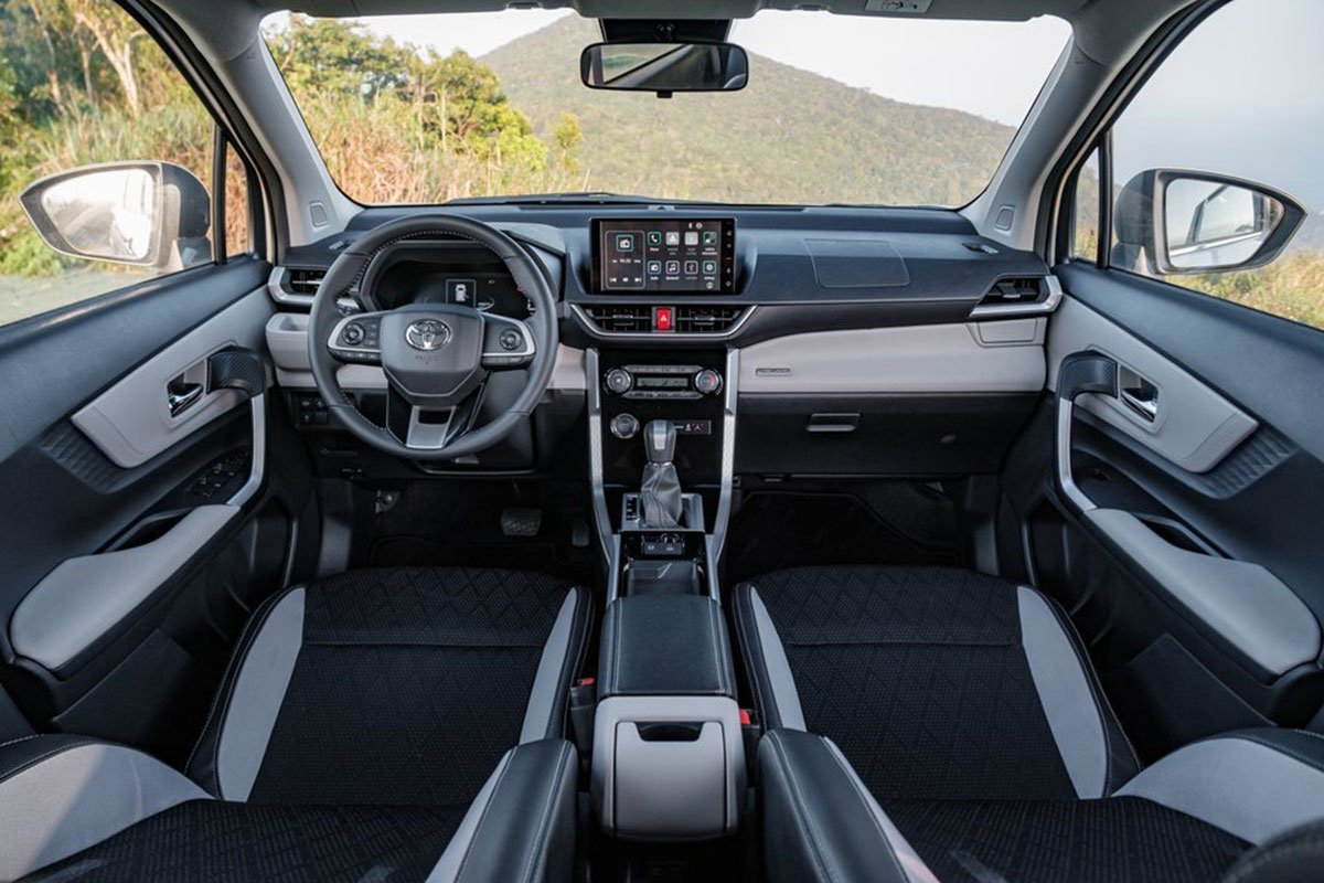 So sánh xe Toyota Veloz Cross và Mitsubishi Xpander Cross về nội thất - tiện nghi.