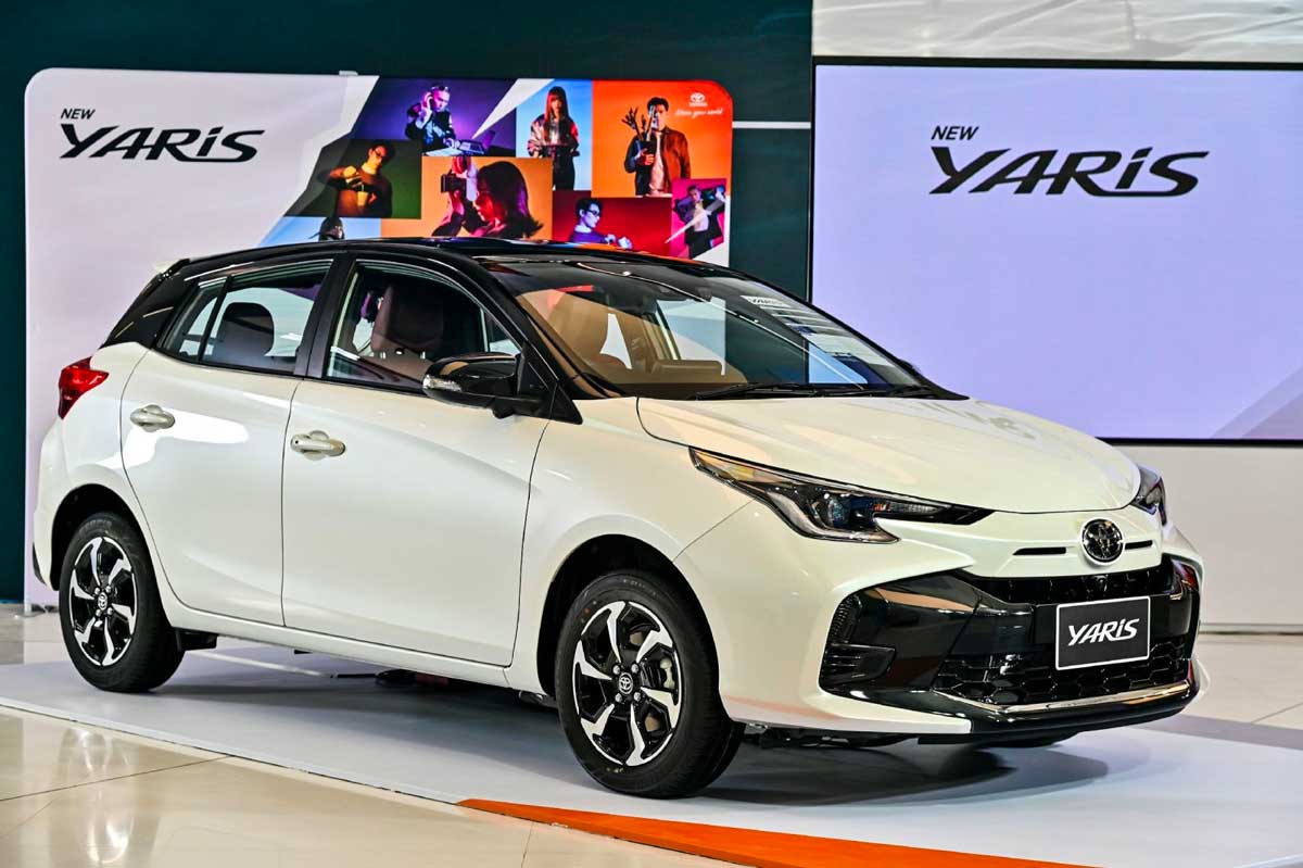 Phần hông xe Toyota Yaris vẫn được giữ nguyên so với phiên bản hiện hành, ngoại trừ bộ mâm 6 chấu kích thước 16 inch. 