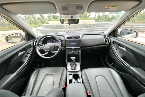 Hyundai Creta 2022 lấy lòng khách hàng bằng một loạt "đồ chơi" công nghệ bên trong khoang nội thất. 1