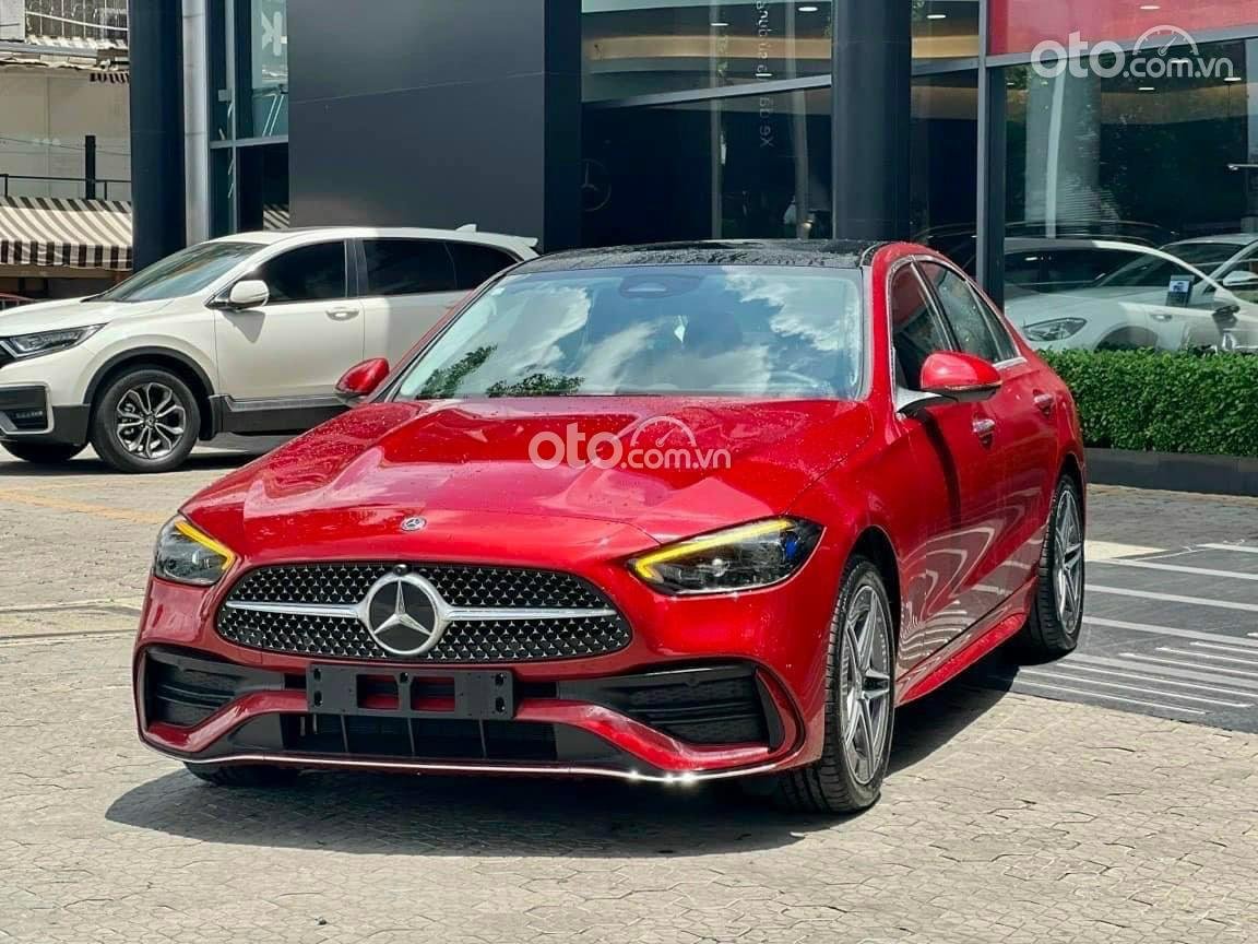 Giá lăn bánh Mercedes C 300 AMG.