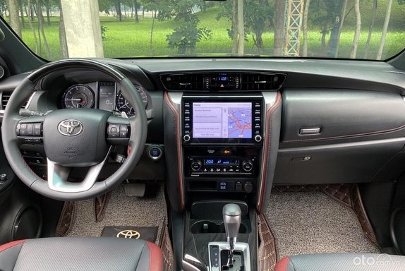 Nội thất xe Toyota Fortuner 2020 1