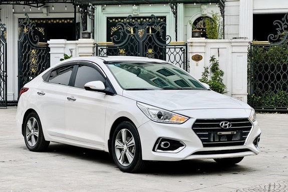 Hyundai Accent đẹp mắt, trang bị đủ dùng nhưng giá cao 1