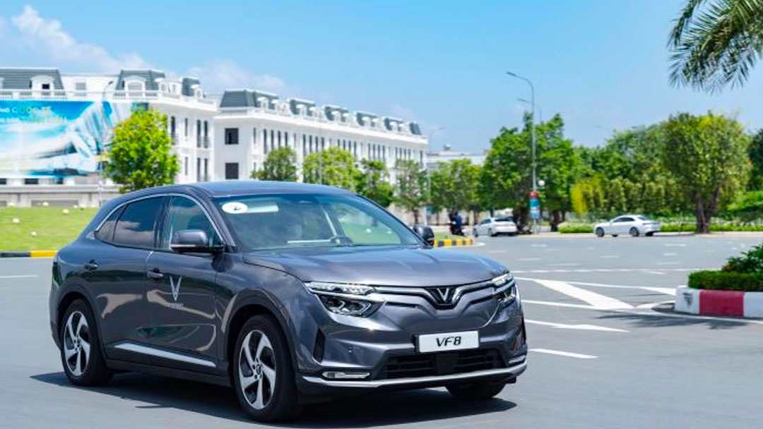 VinFast cho biết, sẽ liên hệ trực tiếp với từng khách hàng đã đặt cọc để hỗ trợ hoàn cọc hoặc làm thủ tục đăng ký mua xe.