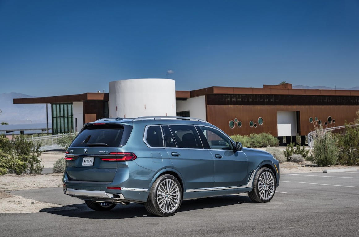 An toàn xe BMW X7 2023.