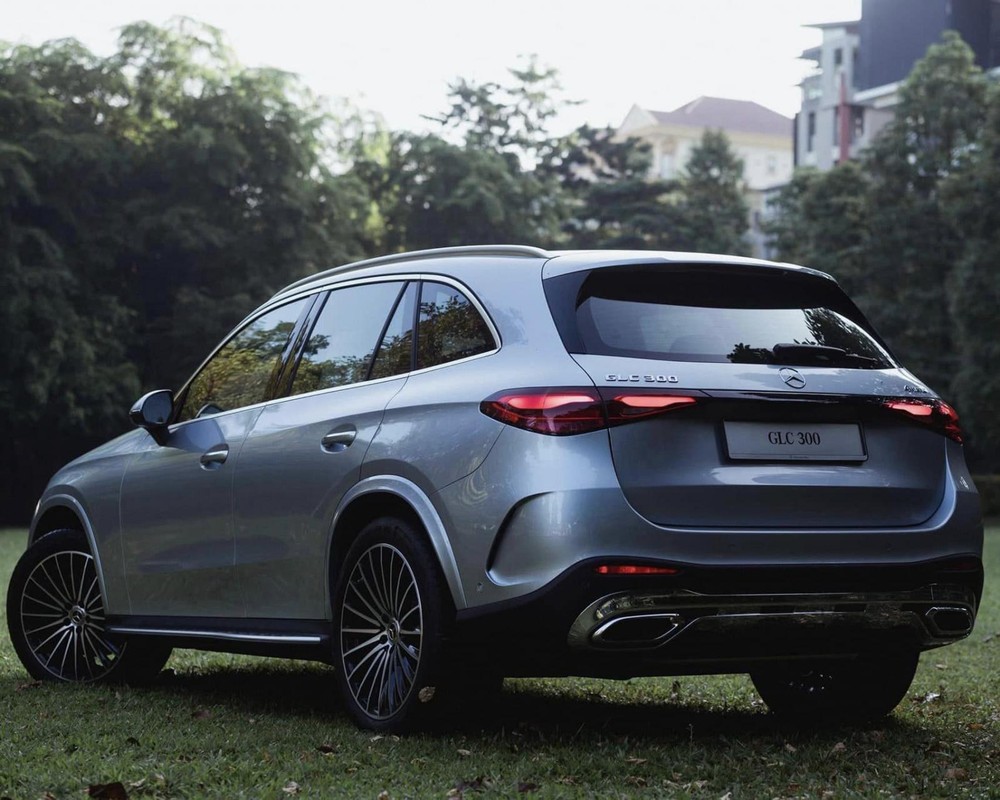 ngoại hình xe Mercedes-Benz GLC 2023.