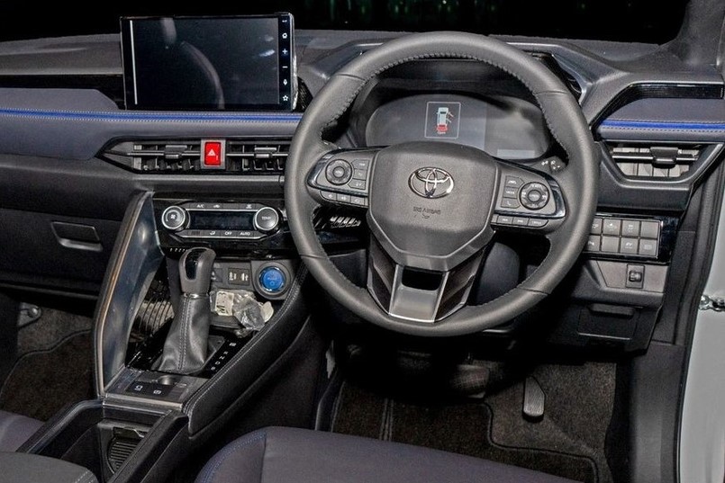 Toyota Yaris Cross 2023 sở hữu một khoang lái đơn giản, thực dụng. 1
