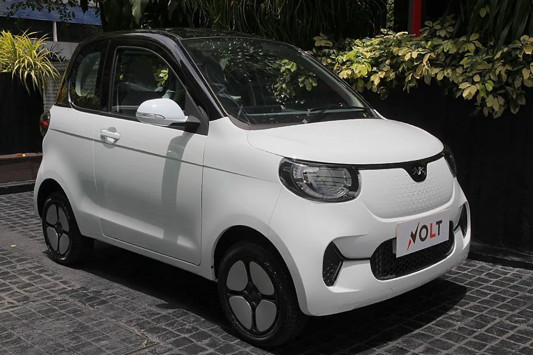 Khám phá chiếc ô tô mini giá rẻ gắn logo VinFast gây sốt tại thị trường Thái Lan