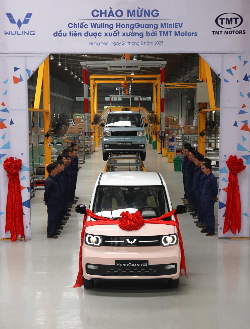Wuling HongGuang Mini EV đầu tiên xuất xưởng.