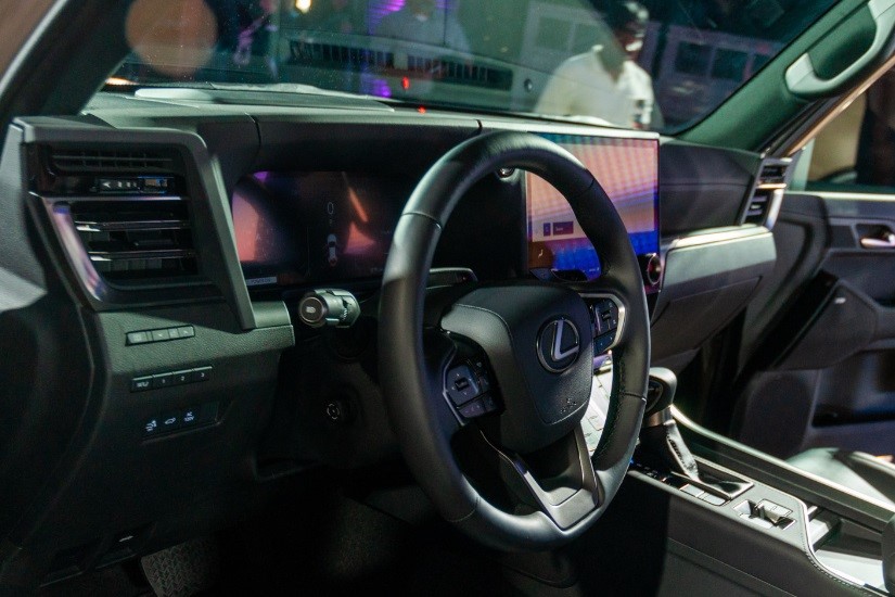 Nội thất của Lexus GX 550 2024 vay mượn bố cục từ Lexus RX hoặc LX. Nội thất của Lexus GX 550 2024 vay mượn bố cục từ Lexus RX hoặc LX. 1