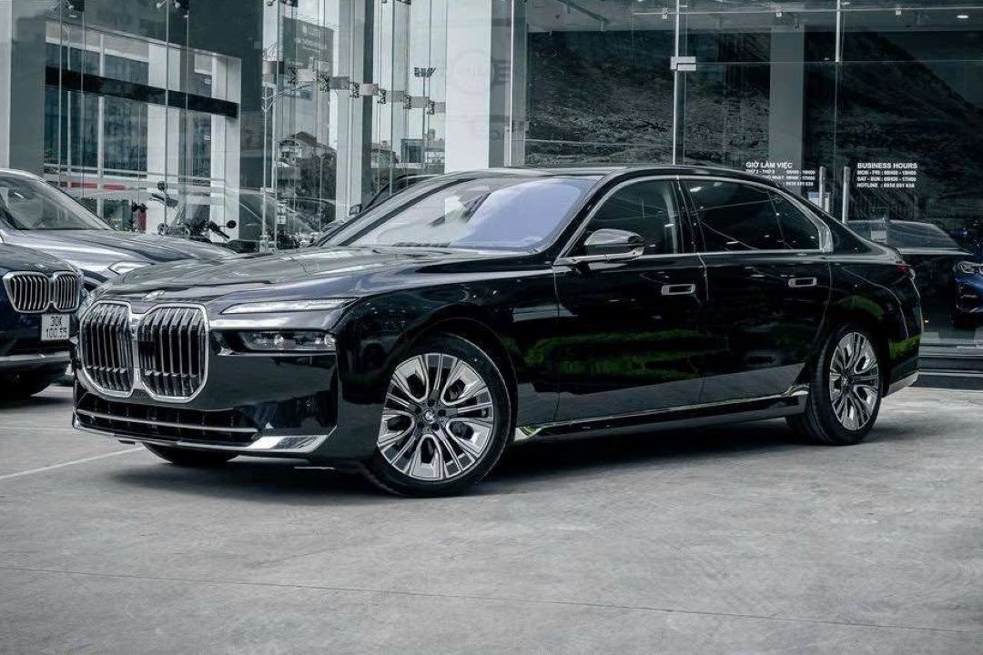 Chi tiết BMW 7 Series G70 và i7 tại Việt Nam Hào Quang Rực Rỡ của thế giới  xe  Vlog Xe  YouTube