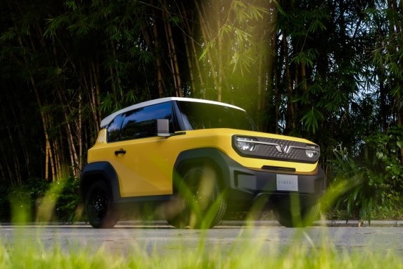 VinFast VF 3 có cấu hình 2 cửa, 5 ghế ngồi. 1