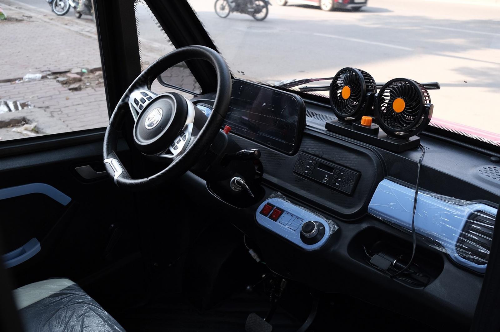 Chiếc xe mini Trung Quốc giá rẻ có ngoại thất màu hồng.  a3