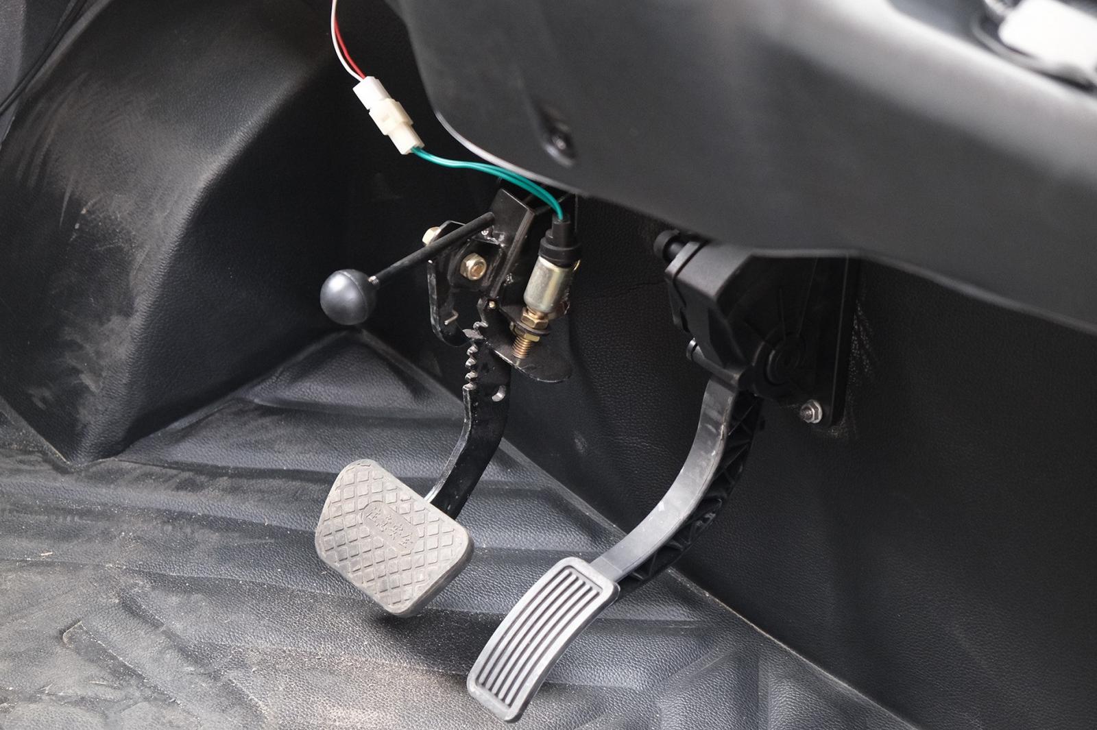 Chiếc xe mini Trung Quốc giá rẻ có ngoại thất màu hồng.  a4