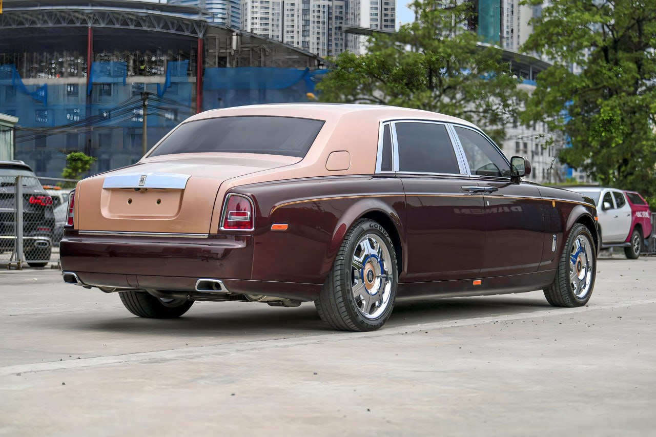 Rolls-Royce Phantom Lửa thiêng 2