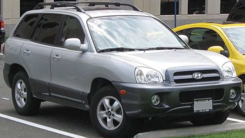 Năm 2004, Hyundai Santa Fe ra mắt phiên bản nâng cấp đầu tiên 1