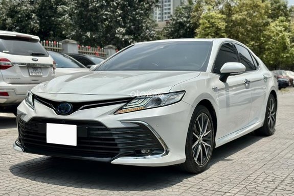 Toyota Camry 2022 mua mới "kèm lạc" giá cao, lên sàn xe cũ kèm "khấu hao" vài trăm vẫn ế khách 1
