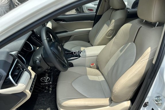 Nội thất xe Toyota Camry 2022 vẫn như mới sau 1 năm sử dụng 1