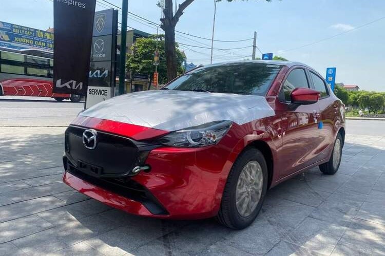 Mazda2 2024 vừa về đại lý, người dùng "quay xe" khen bản cũ đẹp 1