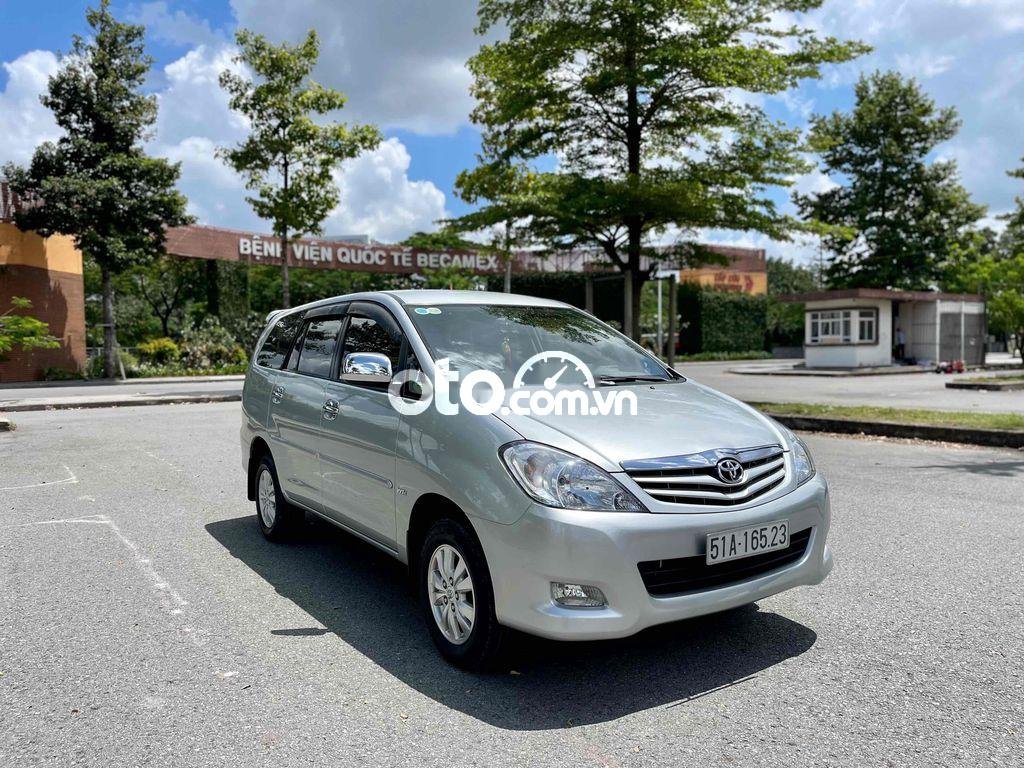 Giá xe Toyota Innova .