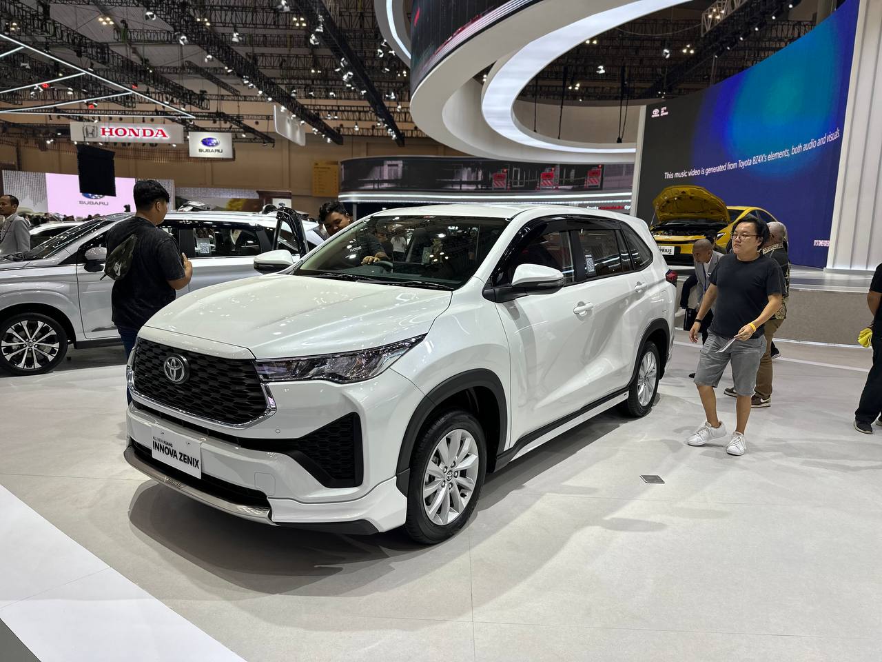 Ảnh thực tế Toyota Innova sắp về Việt Nam1.