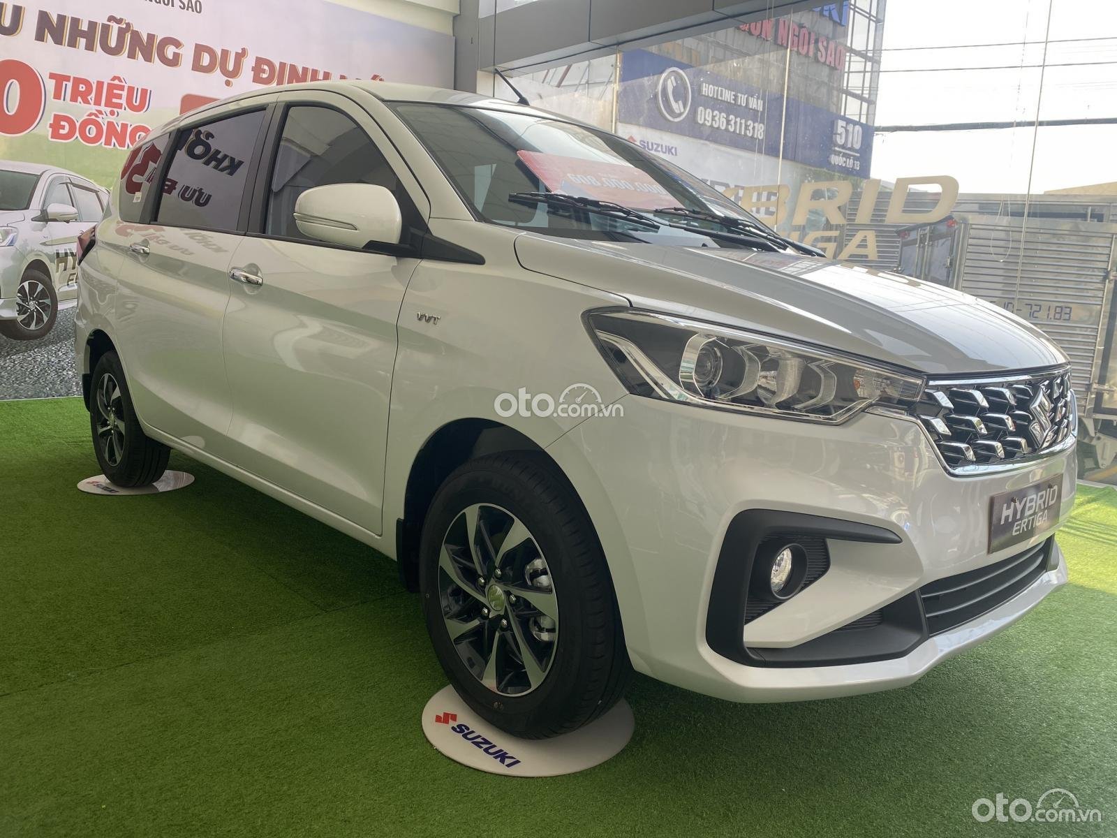 Tổng lực đẩy hàng tồn, Suzuki Ertiga Hybrid 2022 nhận ưu đãi lên tới 120 triệu tại đại lý.