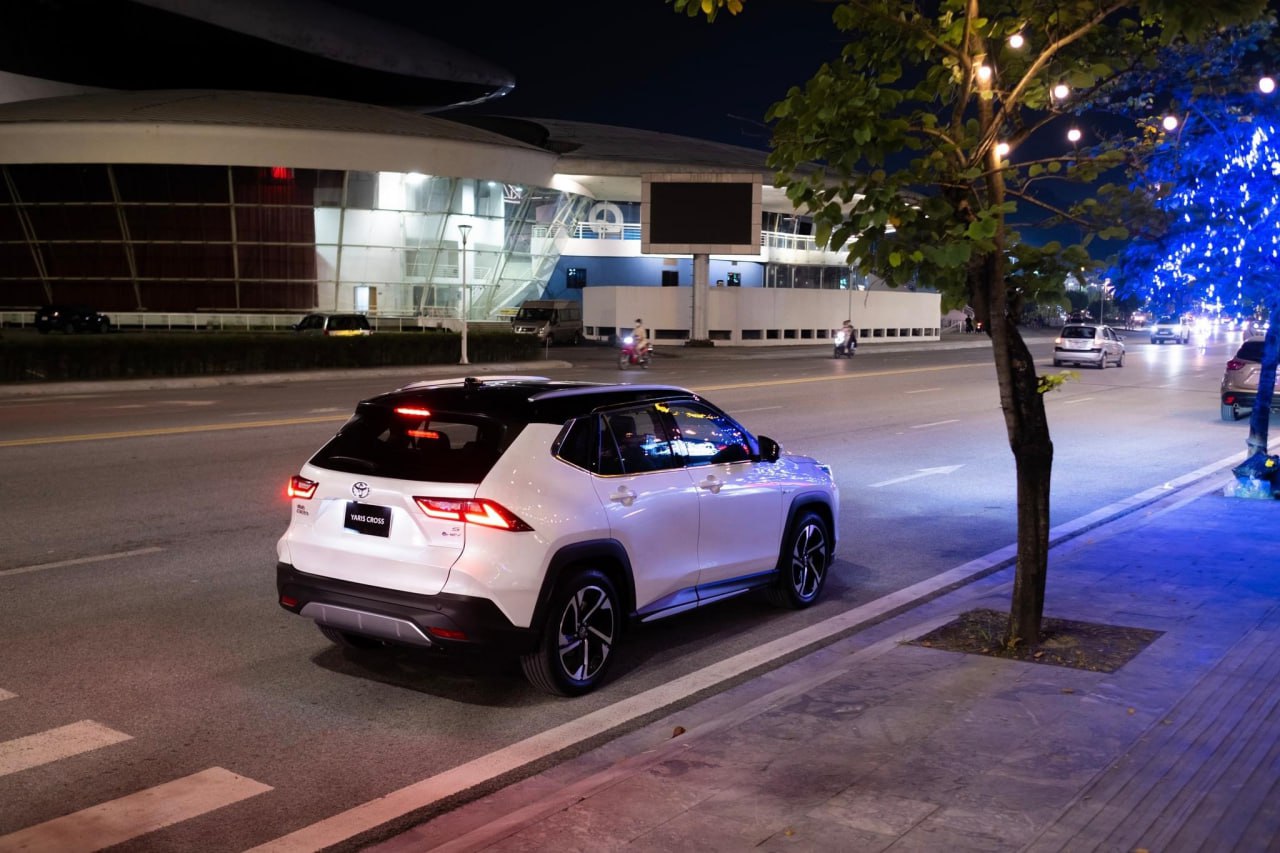 Bắt gặp Toyota Yaris Cross lăn bánh trên đường phố Việt trước ngày ra mắt, ngoại hình đậm chất SUV.