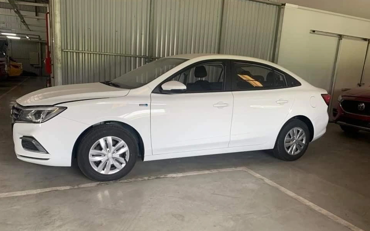 MG5 bản số sàn sắp ra mắt Việt Nam có ngoại hình khác biệt so với các bản tự động đang mở bán 