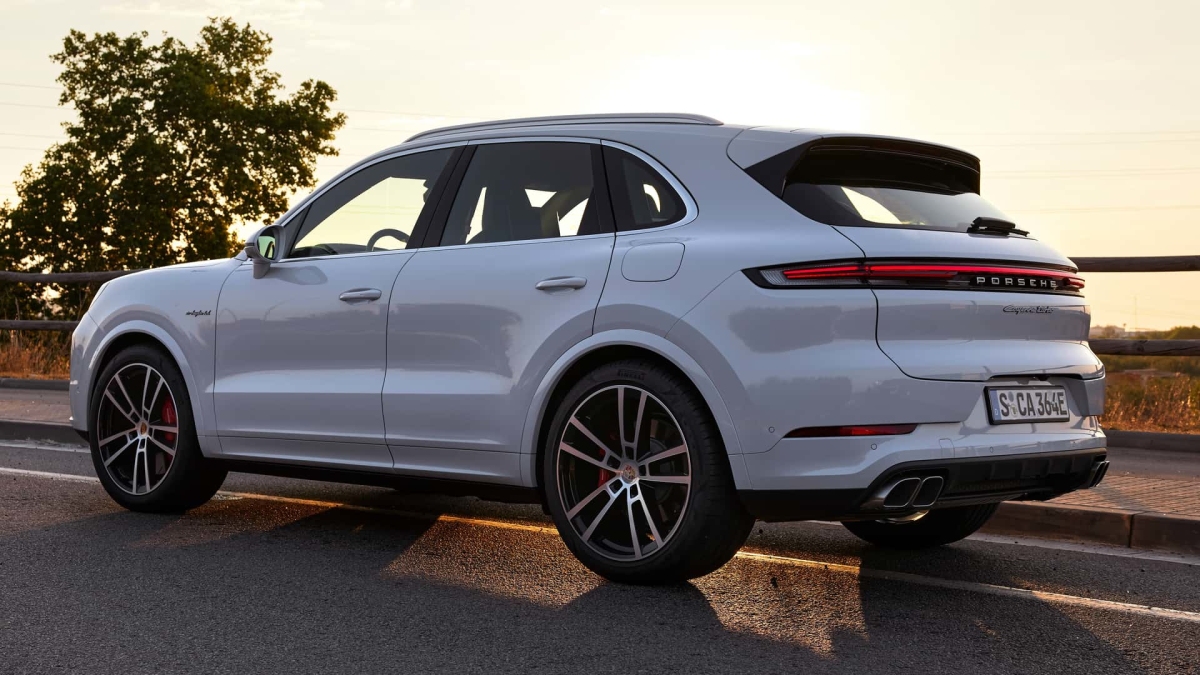 Porsche Cayenne Turbo E-Hybrid 2024.