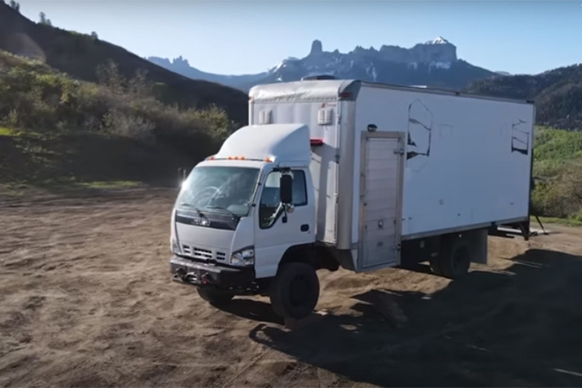 Khám phá chiếc Isuzu 4WD Box Truck Camper – Không gian sống nhỏ gọn và tiện ích