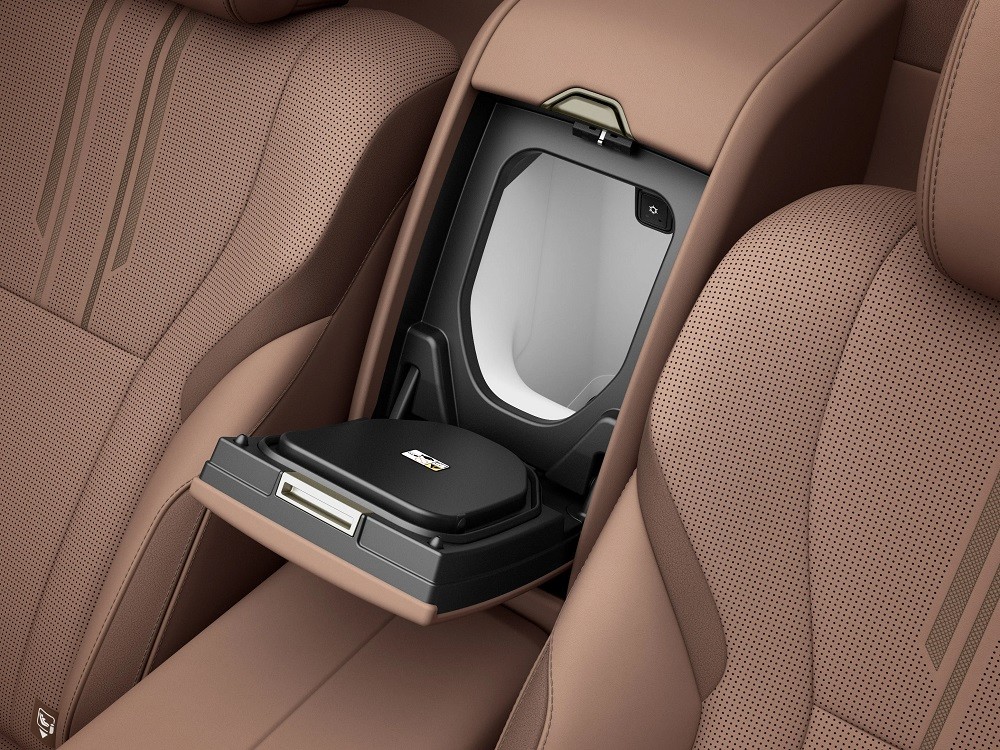 Tủ lạnh trên xe Toyota Century 2024 Tủ lạnh trên xe Toyota Century 2024.