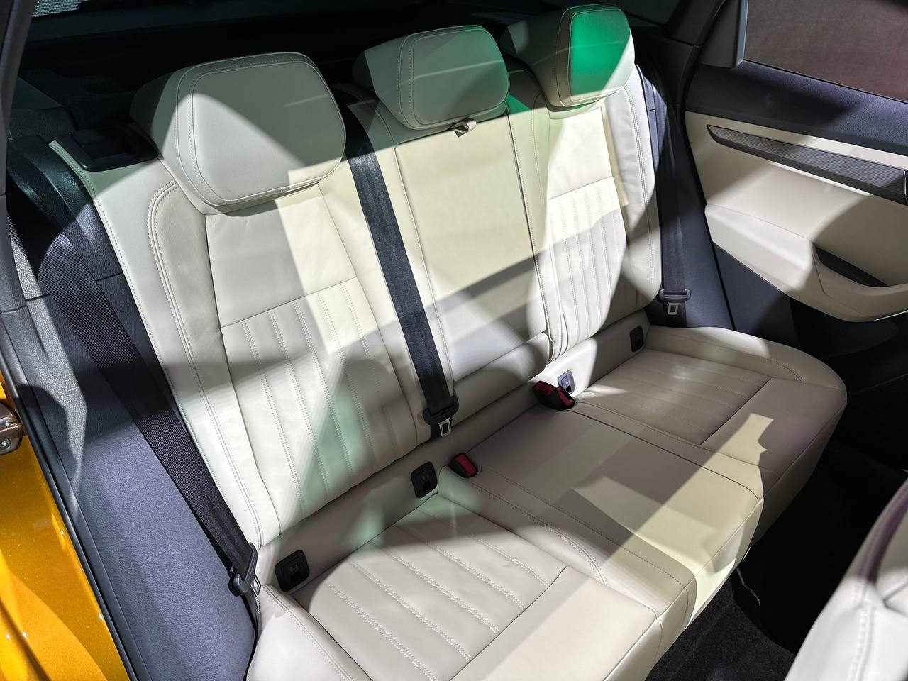 Hàng ghế thứ 2 xe Skoda Karoq.