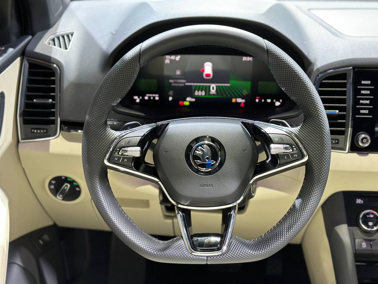 Vô-lăng xe Skoda Karoq.
