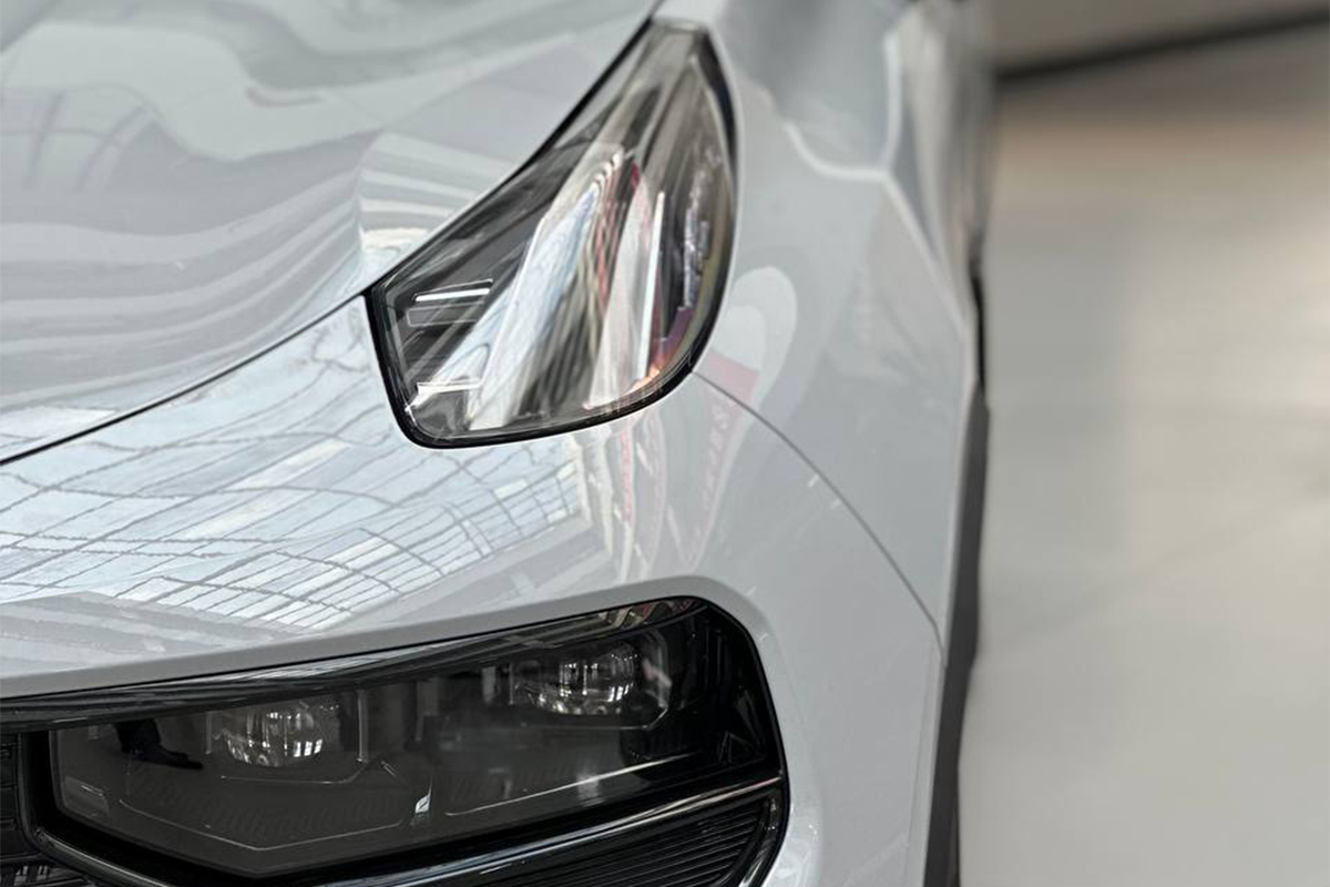 Đèn pha LED giống đèn trên siêu xe Ferrari F12 Berlinetta 1