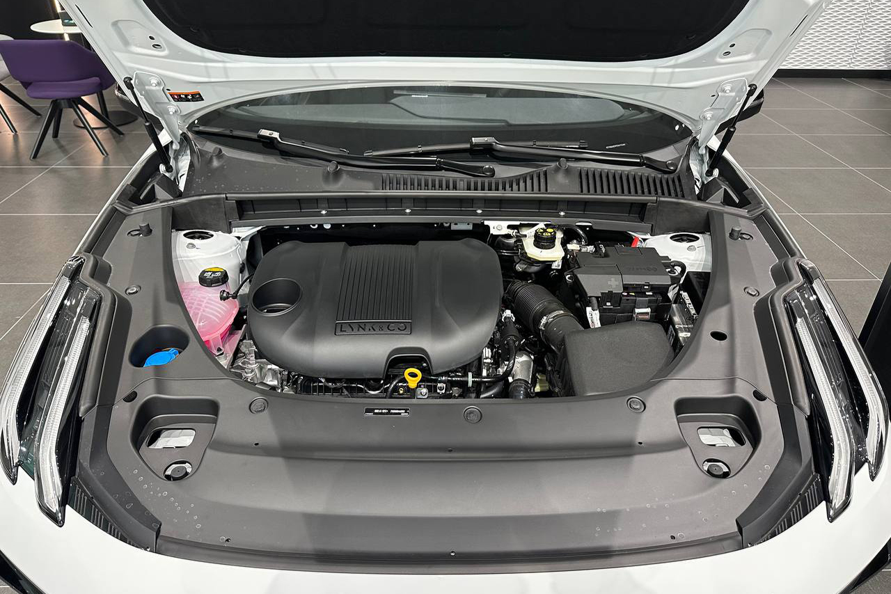 Động cơ xe Lynk & Co 03 1