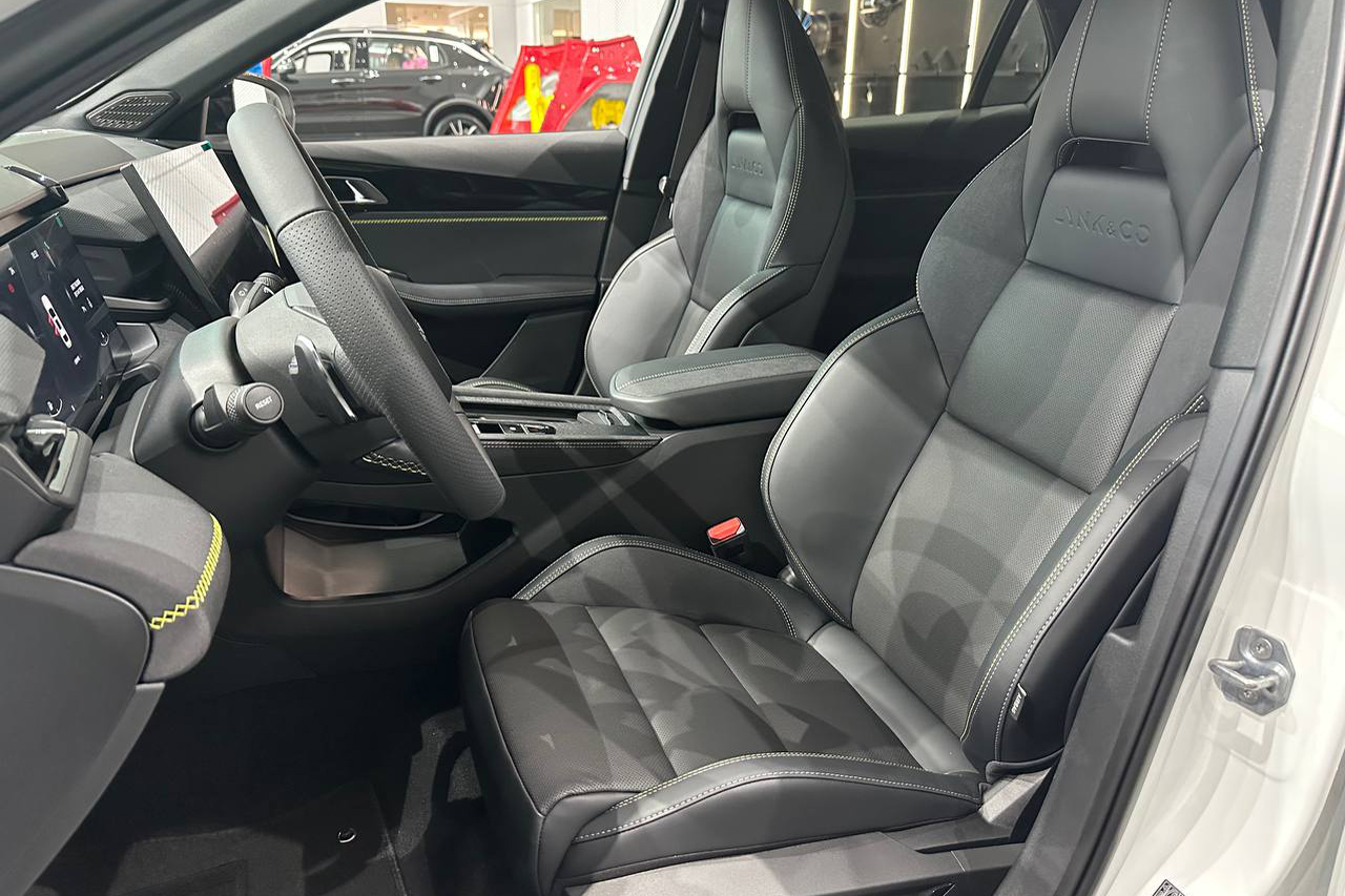 Hàng ghế trước 1