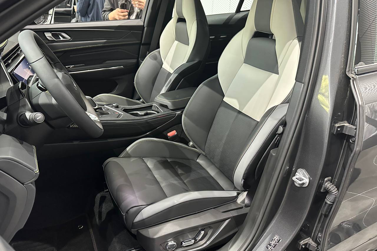 Hàng ghế trước 1