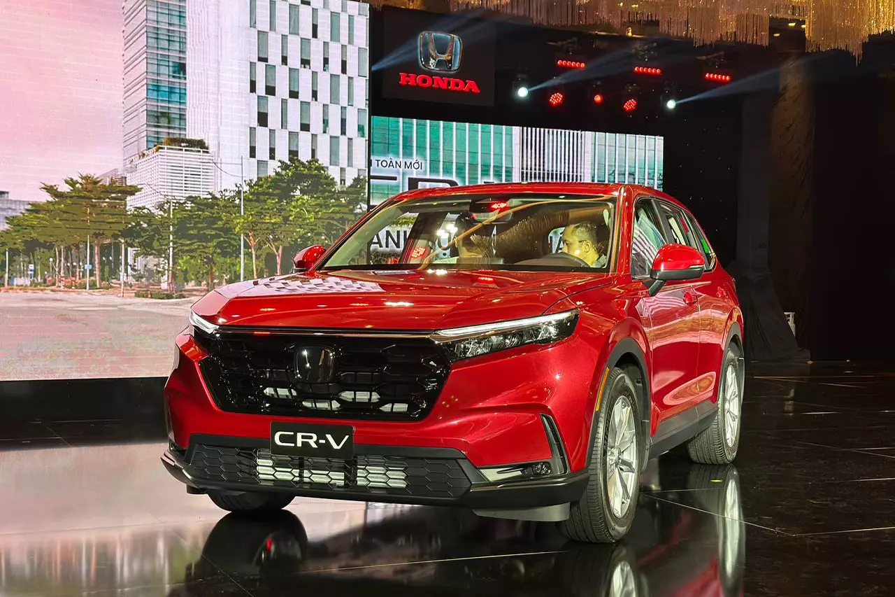Honda CR-V: Giá lăn bánh 1.168-1,356 tỷ đồng 1