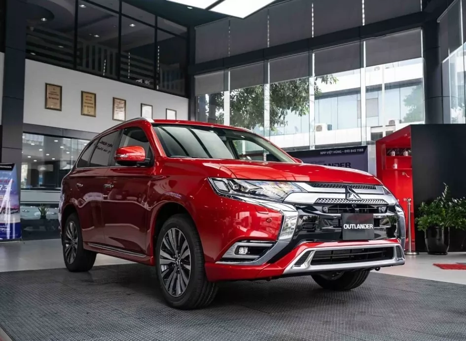 Mitsubishi Outlander: Giá lăn bánh 882 triệu đồng - 1,044 tỷ đồng 1