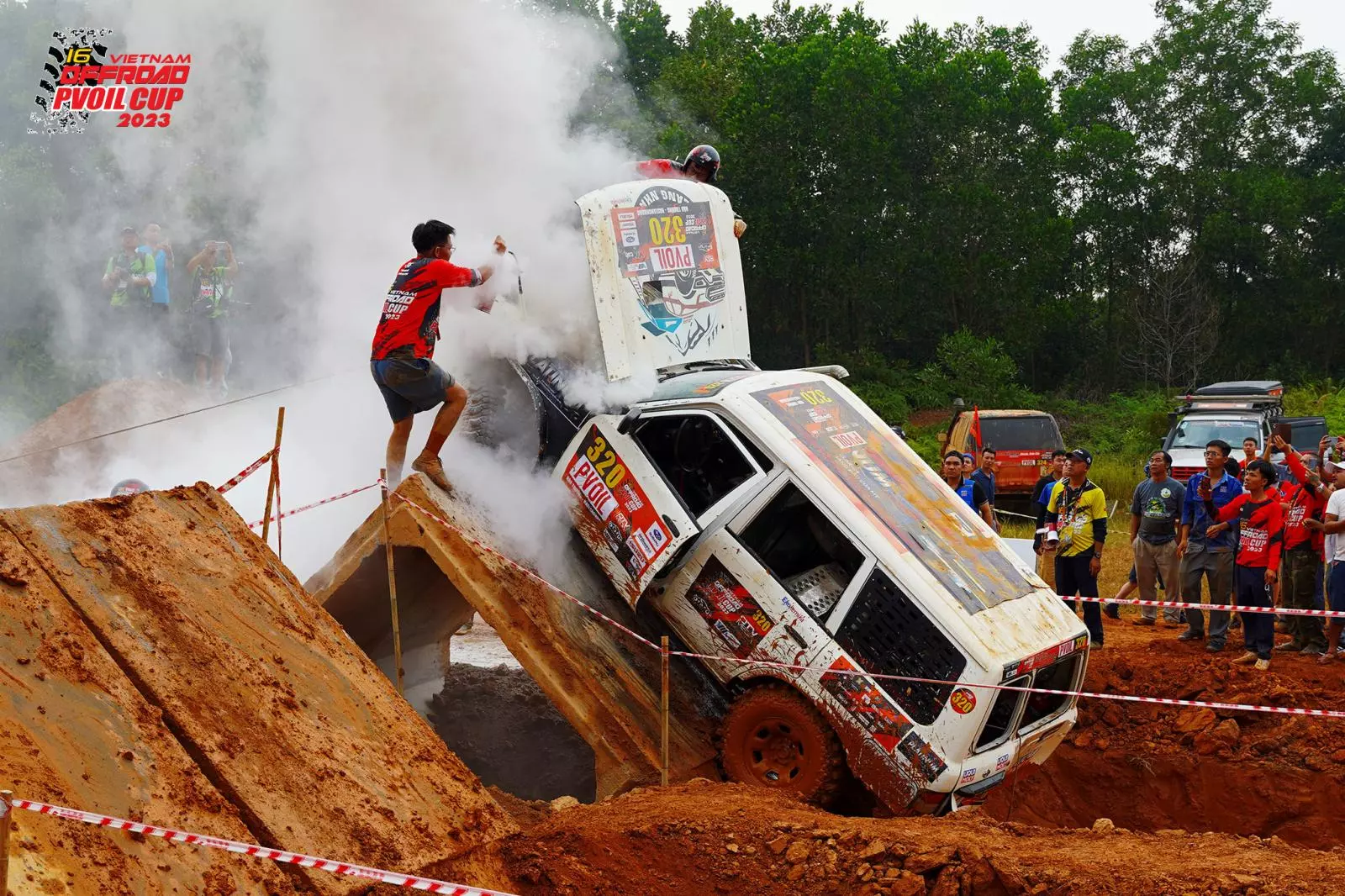 Những màn so găng nảy lửa giữa các tay đua. 20 Những màn so găng nảy lửa giữa các tay đua.a20
