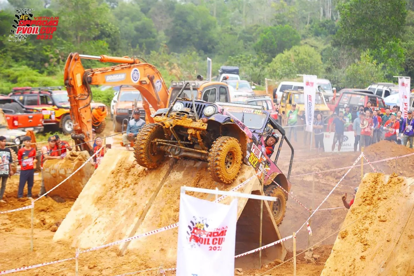 Những màn so găng nảy lửa giữa các tay đua. Những màn so găng nảy lửa giữa các tay đua. 11
