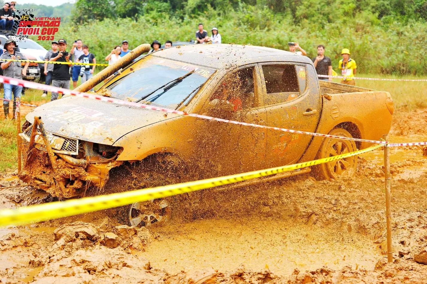 Những màn so găng nảy lửa giữa các tay đua. Những màn so găng nảy lửa giữa các tay đua.13