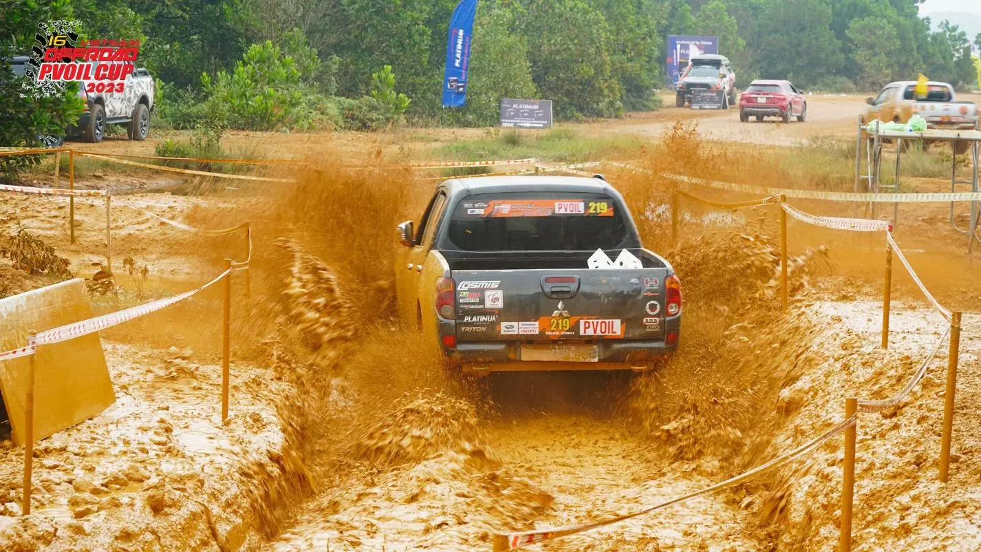 Những màn so găng nảy lửa giữa các tay đua. Những màn so găng nảy lửa giữa các tay đua.19